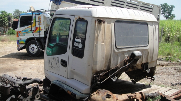 หัวรถ ISUZU DECA บางๆเดิมๆไม่เคยทำสี ภายในสวยมาก ของครบ พึ่งยกลง ขายราคาถูก หัวรถ ISUZU DECA บางๆเดิมๆไม่เคยทำสี ภายในสวยมาก ของครบ พึ่งยกลง ขายราคาถูก