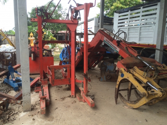 เครื่องคีบสำหรับใส่รถไถคูโบต้า หรือ ฟอร์ด ใช้คีบอ้อย คีบไม้ คีบเหล็ก คีบอื่นๆได้ สภาพดี ใช้งานได้ไม่นาน