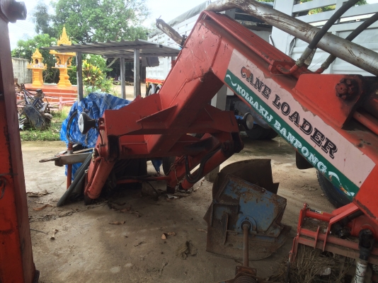 เครื่องคีบสำหรับใส่รถไถคูโบต้า หรือ ฟอร์ด ใช้คีบอ้อย คีบไม้ คีบเหล็ก คีบอื่นๆได้ สภาพดี ใช้งานได้ไม่นาน