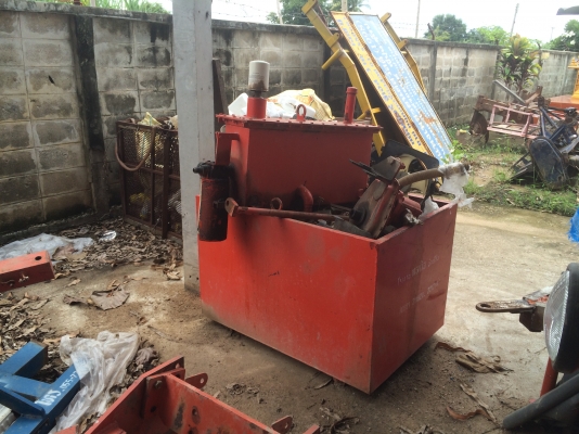 เครื่องคีบสำหรับใส่รถไถคูโบต้า หรือ ฟอร์ด ใช้คีบอ้อย คีบไม้ คีบเหล็ก คีบอื่นๆได้ สภาพดี ใช้งานได้ไม่นาน