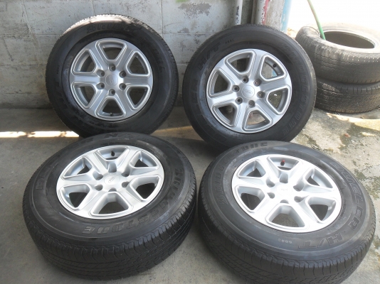 ล้อแม็ก 17นิ้ว 6รู ฟอด พร้อมยาง 265/65R17ปี10 สวยๆ 4 ล้อ ราคา 7700 บาท