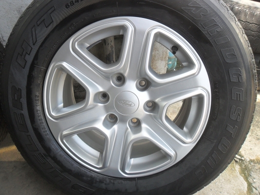 ล้อแม็ก 17นิ้ว 6รู ฟอด พร้อมยาง 265/65R17ปี10 สวยๆ 4 ล้อ ราคา 7700 บาท