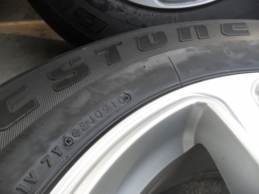 ล้อแม็ก 17นิ้ว 6รู ฟอด พร้อมยาง 265/65R17ปี10 สวยๆ 4 ล้อ ราคา 7700 บาท