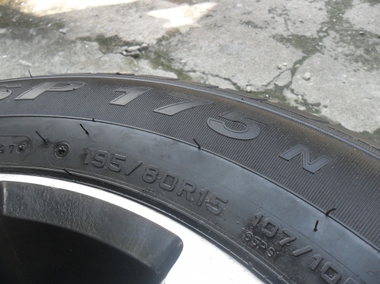 ล้อแม็ก 15นิ้ว 6รู พร้อมยาง 195/80R15ปี10 สวยๆ ดึงๆ 4 ล้อราคา 6900 บาท ล้อแม็ก 15นิ้ว 6รู พร้อมยาง 195/80R15ปี10 สวยๆ ดึงๆ 4 ล้อราคา 6900 บาท