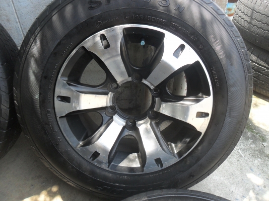 ล้อแม็ก 15นิ้ว 6รู พร้อมยาง 195/80R15ปี10 สวยๆ ดึงๆ 4 ล้อราคา 6900 บาท ล้อแม็ก 15นิ้ว 6รู พร้อมยาง 195/80R15ปี10 สวยๆ ดึงๆ 4 ล้อราคา 6900 บาท