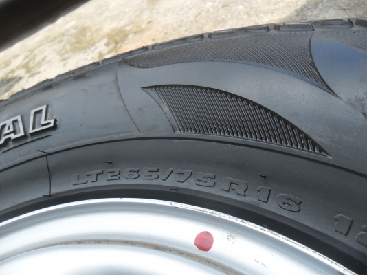 ล้อกะทะ 16นิ้ว 6รู พร้อมยาง 265/75R16ปี11 สวยๆ 4 ล้อ ราคา 6900 บาท