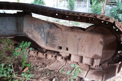 ***ขายแล้วครับขอบคุณ Truck2hand ขายแบคโฮราคาถูก KOBELCO MARK3 SK200 Sr.16085 เก๋งเทาแท้ เครื่องเดิมปั้มเดิม เครื่องดีแน่นดี แรงดี ไฟฟ้าตัด แอร์ไม่มี เอวแน่นตึ๊บ ไม่มีแตก ช่วงล่างใหญ่ โซ่หนาใหญ่ 43ข้อ แคเรียใหม่ สป็อคเก็ตใหม่ ล้อนำดี โรลเลอร์หลวม แต่ไม่แตก