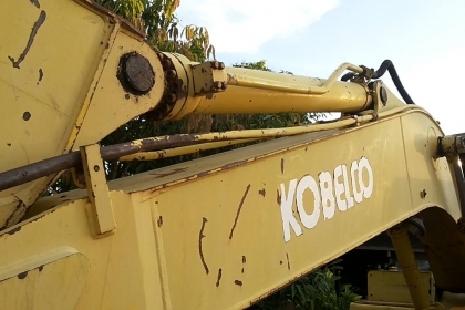 ***ขายแล้วครับขอบคุณ Truck2hand ขายแบคโฮราคาถูก KOBELCO MARK3 SK200 Sr.16085 เก๋งเทาแท้ เครื่องเดิมปั้มเดิม เครื่องดีแน่นดี แรงดี ไฟฟ้าตัด แอร์ไม่มี เอวแน่นตึ๊บ ไม่มีแตก ช่วงล่างใหญ่ โซ่หนาใหญ่ 43ข้อ แคเรียใหม่ สป็อคเก็ตใหม่ ล้อนำดี โรลเลอร์หลวม แต่ไม่แตก