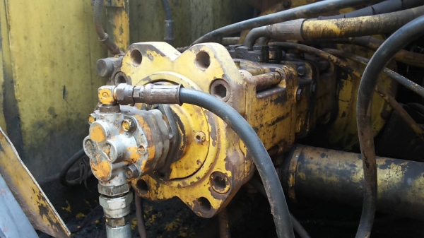 ***ขายแล้วครับขอบคุณ Truck2hand ขายแบคโฮราคาถูก KOBELCO MARK3 SK200 Sr.16085 เก๋งเทาแท้ เครื่องเดิมปั้มเดิม เครื่องดีแน่นดี แรงดี ไฟฟ้าตัด แอร์ไม่มี เอวแน่นตึ๊บ ไม่มีแตก ช่วงล่างใหญ่ โซ่หนาใหญ่ 43ข้อ แคเรียใหม่ สป็อคเก็ตใหม่ ล้อนำดี โรลเลอร์หลวม แต่ไม่แตก