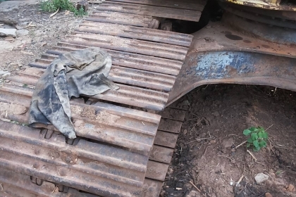 ***ขายแล้วครับขอบคุณ Truck2hand ขายแบคโฮราคาถูก KOBELCO MARK3 SK200 Sr.16085 เก๋งเทาแท้ เครื่องเดิมปั้มเดิม เครื่องดีแน่นดี แรงดี ไฟฟ้าตัด แอร์ไม่มี เอวแน่นตึ๊บ ไม่มีแตก ช่วงล่างใหญ่ โซ่หนาใหญ่ 43ข้อ แคเรียใหม่ สป็อคเก็ตใหม่ ล้อนำดี โรลเลอร์หลวม แต่ไม่แตก