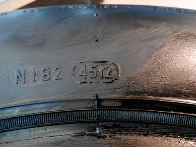 ยาง Pirelli 195/65/15 ปี12