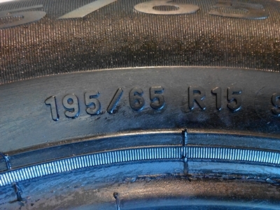 ยาง Pirelli 195/65/15 ปี12