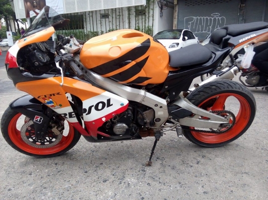 โอ บางนา ขาย cbr 400 ทะเบียนแท้ เอกสารพร้อมโอน เครื่องดี สีสวย แฟริ่งcbr1000 หล่อๆ รถพร้อมใช้งาน ราคา 69000 บาท