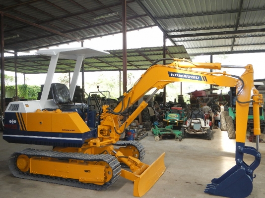 ขายรถขุด BACKHOE KOMATSU PC20 รุ่น5 พร้อมใช้งาน ขายรถขุด BACKHOE KOMATSU PC20 รุ่น5 พร้อมใช้งาน