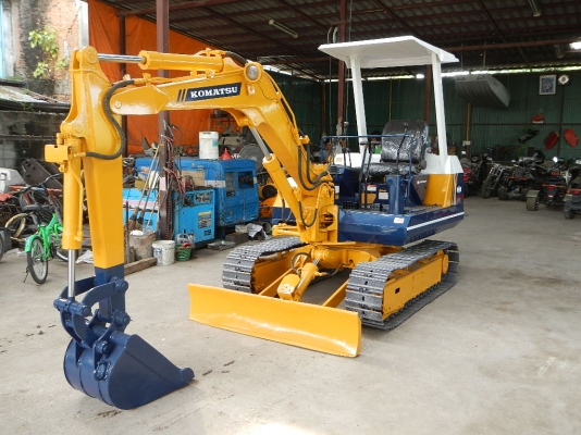 ขายรถขุด BACKHOE KOMATSU PC20 รุ่น5 พร้อมใช้งาน ขายรถขุด BACKHOE KOMATSU PC20 รุ่น5 พร้อมใช้งาน
