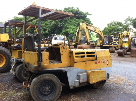 ขายรถบท 4 ตัน และ 5 ตัน SAKAI ระบบสั่นสะเทือน พร้อมใช้ ราคา 180000 สนใจโทร