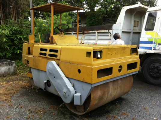 ขายรถบท 4 ตัน และ 5 ตัน SAKAI ระบบสั่นสะเทือน พร้อมใช้ ราคา 180000 สนใจโทร