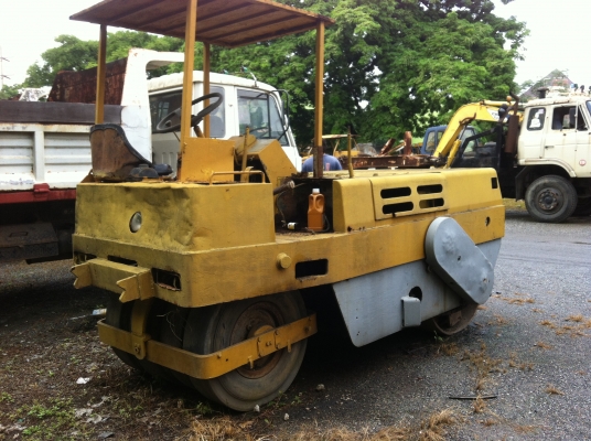 ขายรถบท 4 ตัน และ 5 ตัน SAKAI ระบบสั่นสะเทือน พร้อมใช้ ราคา 180000 สนใจโทร