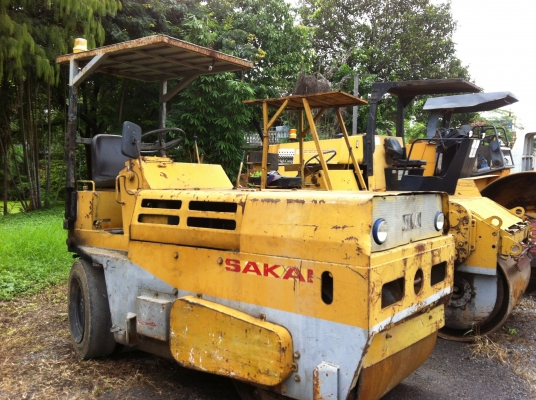 ขายรถบท 4 ตัน และ 5 ตัน SAKAI ระบบสั่นสะเทือน พร้อมใช้ ราคา 180000 สนใจโทร