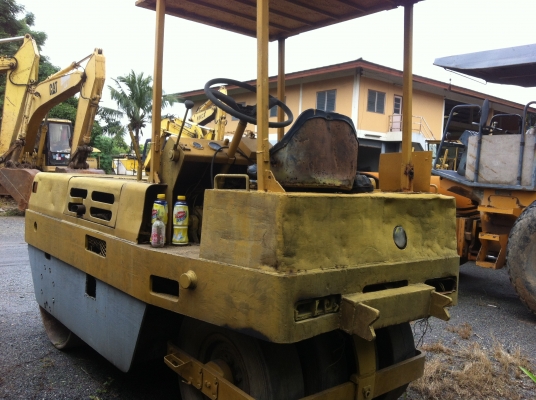 ขายรถบท 4 ตัน และ 5 ตัน SAKAI ระบบสั่นสะเทือน พร้อมใช้ ราคา 180000 สนใจโทร