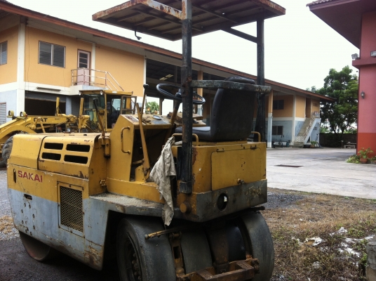 ขายรถบท 4 ตัน และ 5 ตัน SAKAI ระบบสั่นสะเทือน พร้อมใช้ ราคา 180000 สนใจโทร