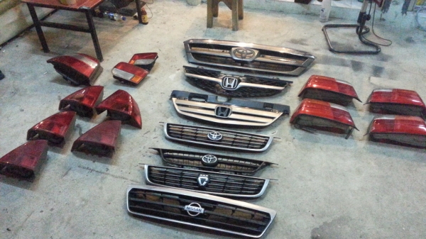 โคมไฟท้ายBMW E36ของแท้มือสองครับ ข้างละ