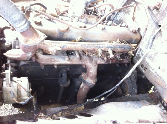 ขายรถหัวยาว 6 ล้อ บรรทุกถังน้ำ ขาย 3 คัน ใช้งานได้ ทะเบียนไม่ขาด ISUZU เครื่อง 6BB1 ช่วงล่างใหญ่ ราคา 110000 สนใจโทร