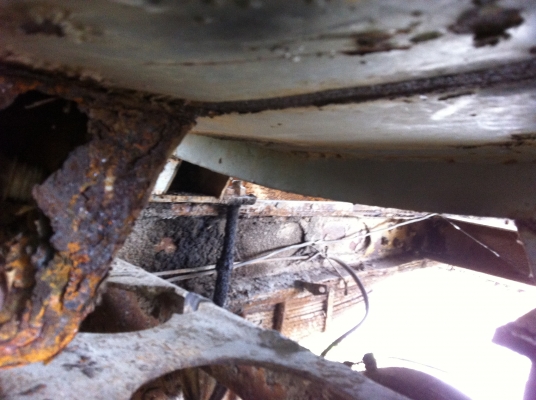 ขายรถหัวยาว 6 ล้อ บรรทุกถังน้ำ ขาย 3 คัน ใช้งานได้ ทะเบียนไม่ขาด ISUZU เครื่อง 6BB1 ช่วงล่างใหญ่ ราคา 110000 สนใจโทร