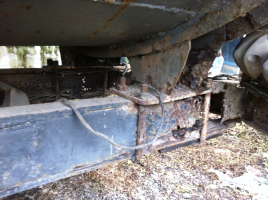 ขายรถหัวยาว 6 ล้อ บรรทุกถังน้ำ ขาย 3 คัน ใช้งานได้ ทะเบียนไม่ขาด ISUZU เครื่อง 6BB1 ช่วงล่างใหญ่ ราคา 110000 สนใจโทร