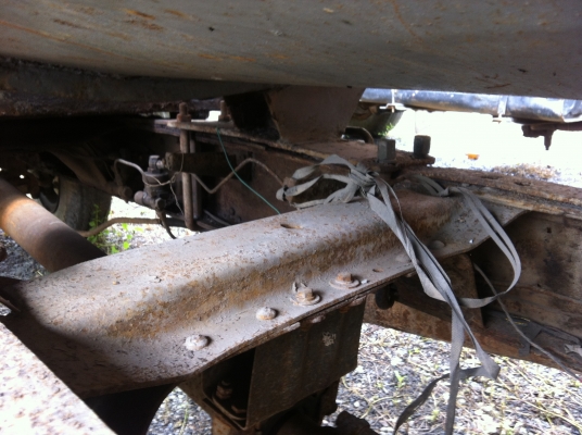 ขายรถหัวยาว 6 ล้อ บรรทุกถังน้ำ ขาย 3 คัน ใช้งานได้ ทะเบียนไม่ขาด ISUZU เครื่อง 6BB1 ช่วงล่างใหญ่ ราคา 110000 สนใจโทร