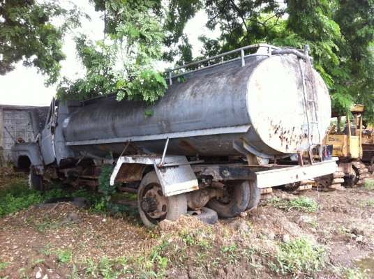 ขายรถหัวยาว 6 ล้อ บรรทุกถังน้ำ ขาย 3 คัน ใช้งานได้ ทะเบียนไม่ขาด ISUZU เครื่อง 6BB1 ช่วงล่างใหญ่ ราคา 110000 สนใจโทร