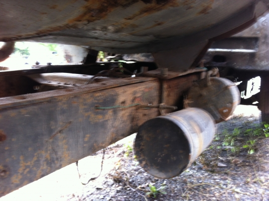 ขายรถหัวยาว 6 ล้อ บรรทุกถังน้ำ ขาย 3 คัน ใช้งานได้ ทะเบียนไม่ขาด ISUZU เครื่อง 6BB1 ช่วงล่างใหญ่ ราคา 110000 สนใจโทร