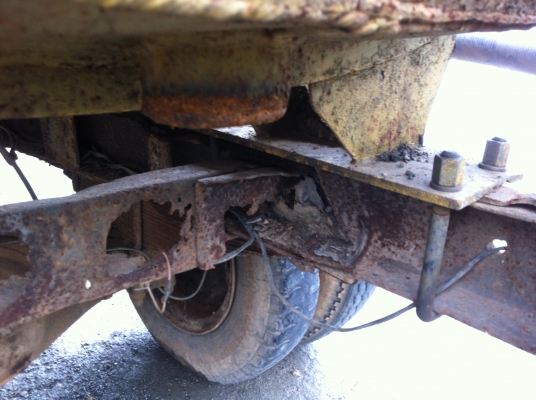 ขายรถหัวยาว 6 ล้อ บรรทุกถังน้ำ ขาย 3 คัน ใช้งานได้ ทะเบียนไม่ขาด ISUZU เครื่อง 6BB1 ช่วงล่างใหญ่ ราคา 110000 สนใจโทร