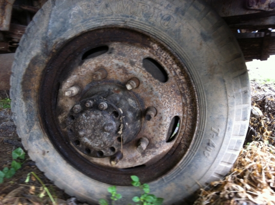 ขายรถหัวยาว 6 ล้อ บรรทุกถังน้ำ ขาย 3 คัน ใช้งานได้ ทะเบียนไม่ขาด ISUZU เครื่อง 6BB1 ช่วงล่างใหญ่ ราคา 110000 สนใจโทร