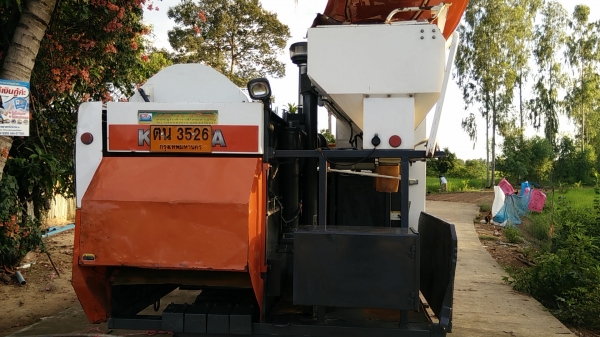 ด่วน!ขายรถเกี่ยวข้าวคูโบต้า Dc60plus ปี54+เล่มทะเบียน+ พร้อมพ่วงลาก ราคา 459000 บาทผ่( มีท์รั)