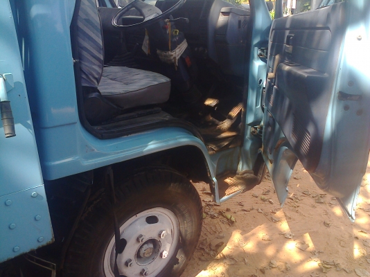 หกล้อ อีซูซู NKR110แรง เกียร์สั้น สภาพดีมากสวยๆพร้อมใช้งาน ทะเบียนพร้อมโอน