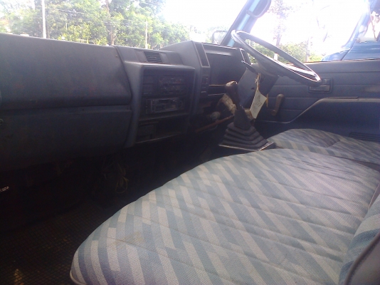 หกล้อ อีซูซู NKR110แรง เกียร์สั้น สภาพดีมากสวยๆพร้อมใช้งาน ทะเบียนพร้อมโอน