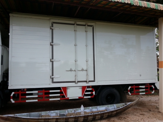 ขายด่วนตู้แห้ง ยาว 5.5 เมตร สีขาวเนียนๆ สภาพ เหมือนใหม่