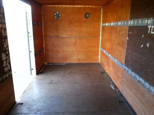 ขายด่วนตู้แห้ง ยาว 5.5 เมตร สีขาวเนียนๆ สภาพ เหมือนใหม่