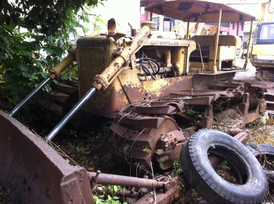 ขายรถแทรกเตอร์ CAT D5 และ CAT D4 เกียร์ตัด ตีนเป็ด ราคา 300000 สนใจโทร