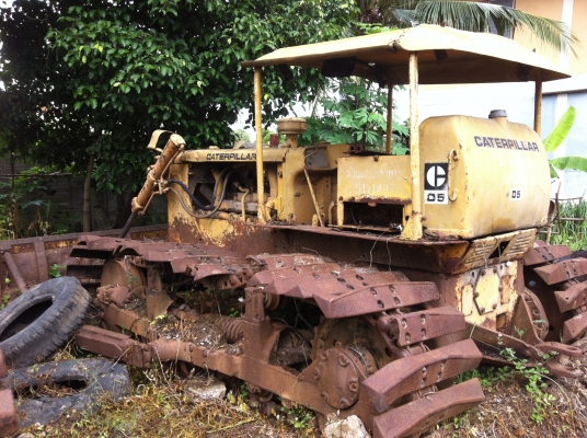 ขายรถแทรกเตอร์ CAT D5 และ CAT D4 เกียร์ตัด ตีนเป็ด ราคา 300000 สนใจโทร