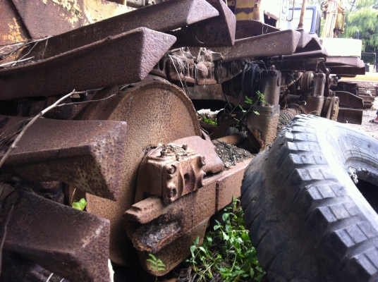 ขายรถแทรกเตอร์ CAT D5 และ CAT D4 เกียร์ตัด ตีนเป็ด ราคา 300000 สนใจโทร