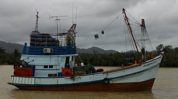 เรื่อประมงอวนลาก