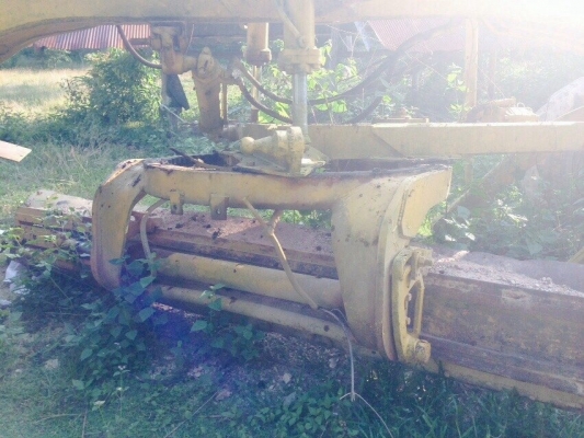 ขายรถเกรด KOMATSU GD 37 เครื่อง 4 สูบเทอร์โบ พร้อมใช้งาน สนใจโทร 081-970-1072