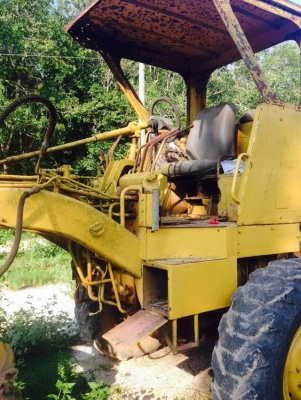 ขายรถเกรด KOMATSU GD 37 เครื่อง 4 สูบเทอร์โบ พร้อมใช้งาน สนใจโทร 081-970-1072