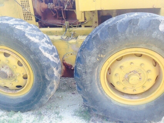 ขายรถเกรด KOMATSU GD 37 เครื่อง 4 สูบเทอร์โบ พร้อมใช้งาน สนใจโทร 081-970-1072