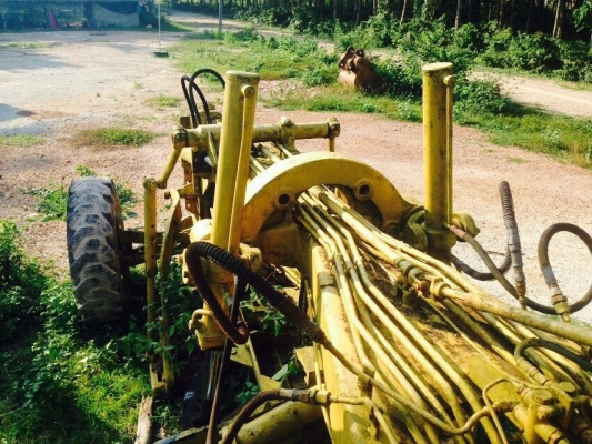 ขายรถเกรด KOMATSU GD 37 เครื่อง 4 สูบเทอร์โบ พร้อมใช้งาน สนใจโทร 081-970-1072