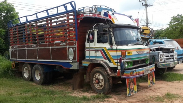 ขาย10ล้อ1เพลาวิ่งร่อง บรรทุกอ้อย ฮีโน่ 925 เครื่อง185HO7C เกียร์HO เครื่องดีฟิต แชชซีสวย กระบะดี เอกสารเล่มทะเบียนพร้อมโอน