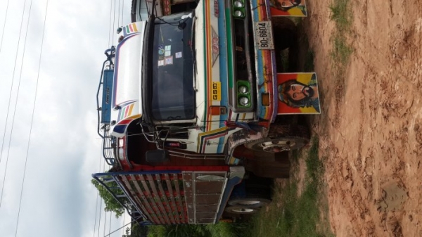 ขาย10ล้อ1เพลาวิ่งร่อง บรรทุกอ้อย ฮีโน่ 925 เครื่อง185HO7C เกียร์HO เครื่องดีฟิต แชชซีสวย กระบะดี เอกสารเล่มทะเบียนพร้อมโอน