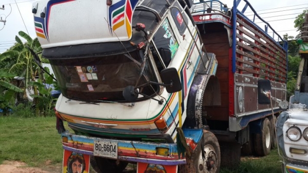 ขาย10ล้อ1เพลาวิ่งร่อง บรรทุกอ้อย ฮีโน่ 925 เครื่อง185HO7C เกียร์HO เครื่องดีฟิต แชชซีสวย กระบะดี เอกสารเล่มทะเบียนพร้อมโอน